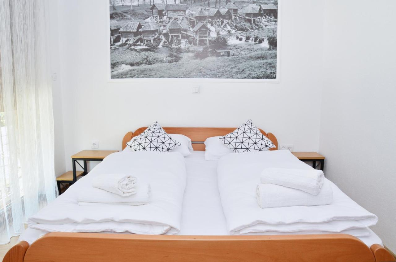 Motel Konoba Slapovi Jajce Exteriér fotografie