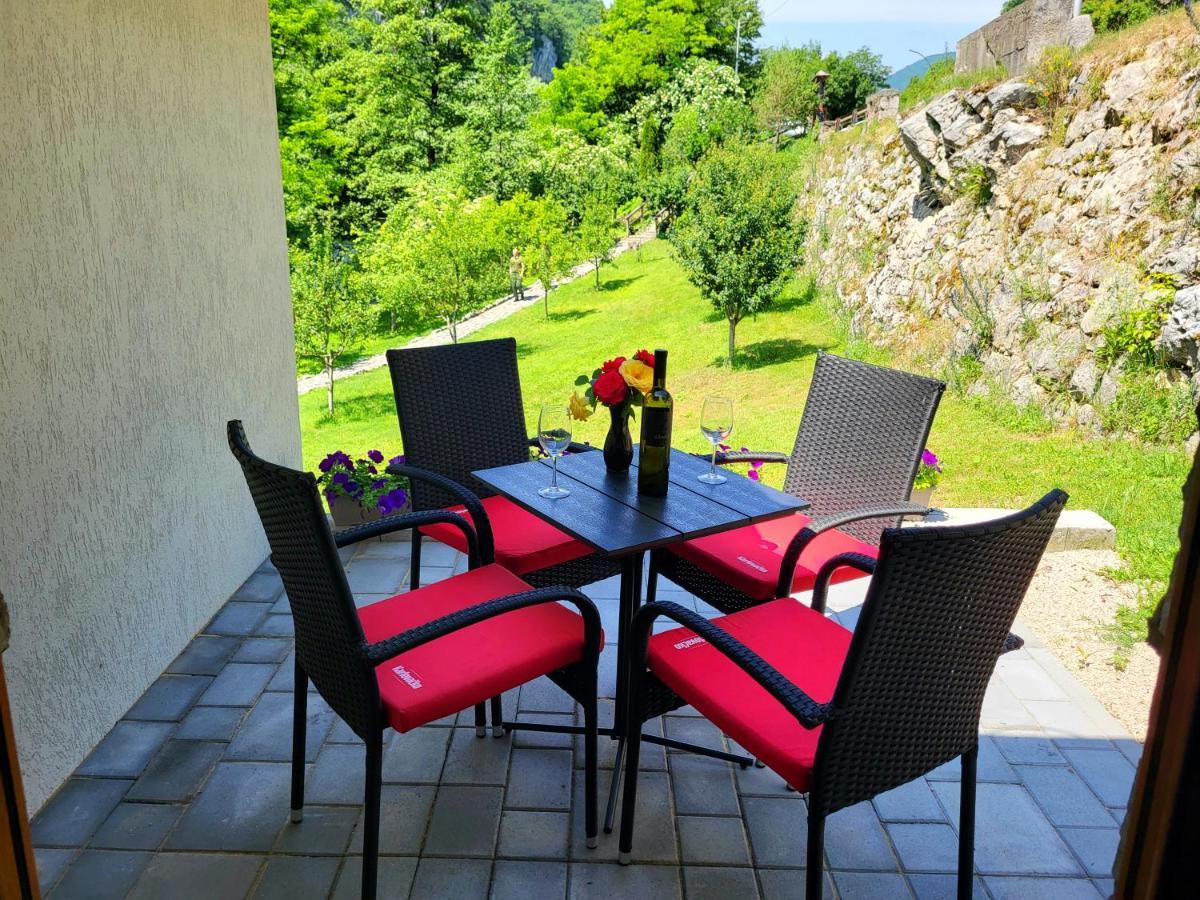 Motel Konoba Slapovi Jajce Exteriér fotografie