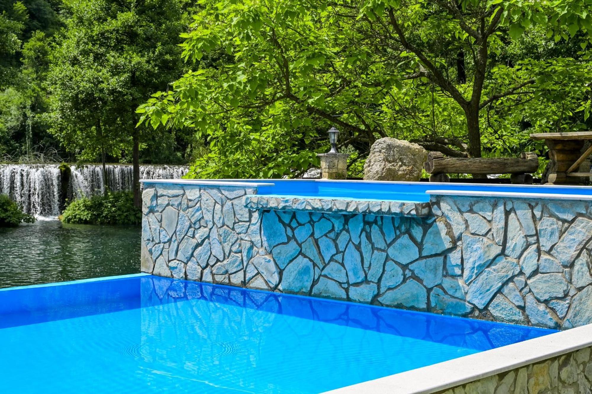 Motel Konoba Slapovi Jajce Exteriér fotografie