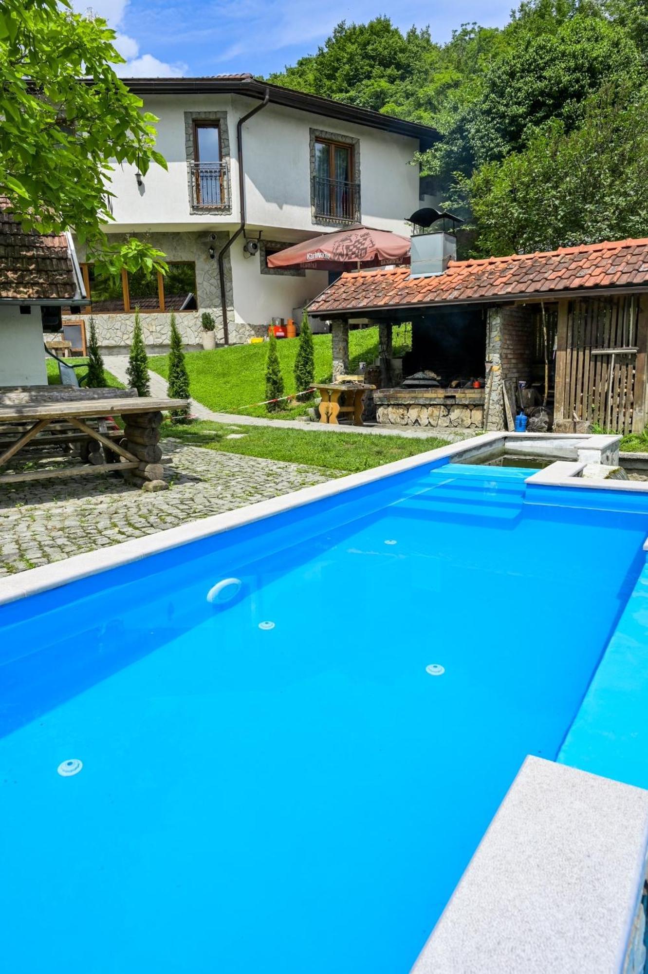 Motel Konoba Slapovi Jajce Exteriér fotografie