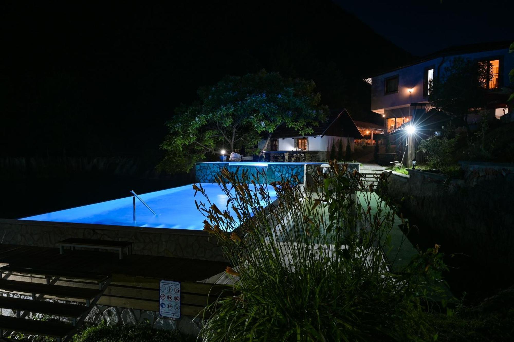 Motel Konoba Slapovi Jajce Exteriér fotografie